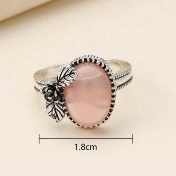 RESTOCKED Women’s antique silver cute flower detail ring - Picture 3 of 3